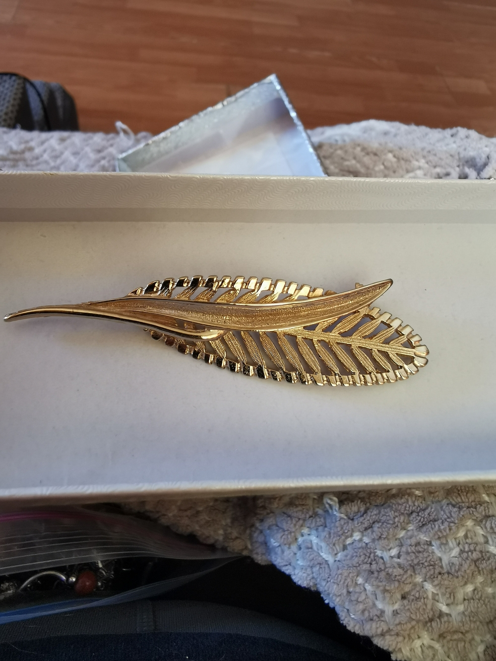 Sarah Coventry - Canadian Gold Leaf Brooch Pin - Elegant Feather Design